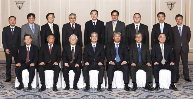 Kanamoto’s Directors and Corporate Offi cers